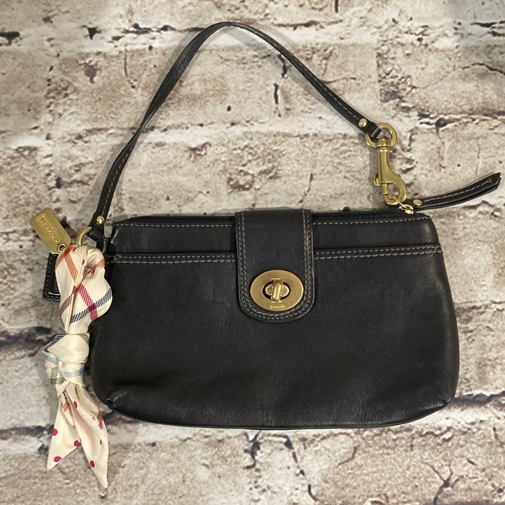 VTG Coach black leather Legacy Demi turnlock wristlet handbag-gold-tone hardware